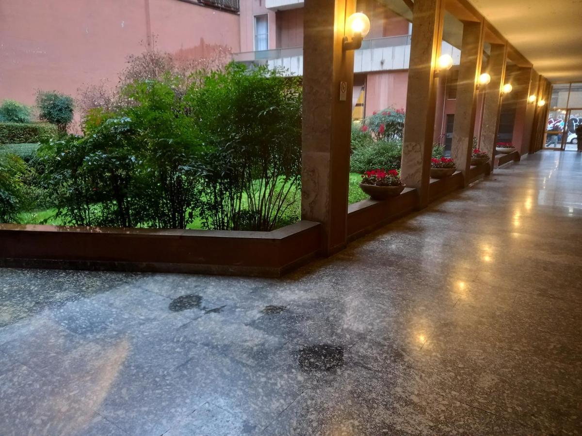 מילאנו The Boheme Vintage Junior Suite ---- Cozy & Quiet & Comfortable With Private Bathroom & Fully Equipped Kitchenette & Cozy Balcony - Lift To 4Th Floor - Metro' Verde -Green Subway Porta Genova מראה חיצוני תמונה